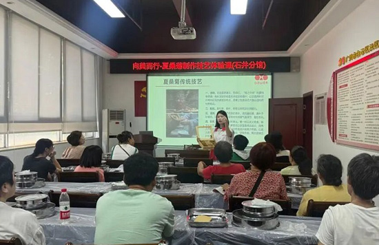 向美而行，桑菊传韵丨星群“向美而行”夏桑菊颗粒制作课程走进白云区图书馆